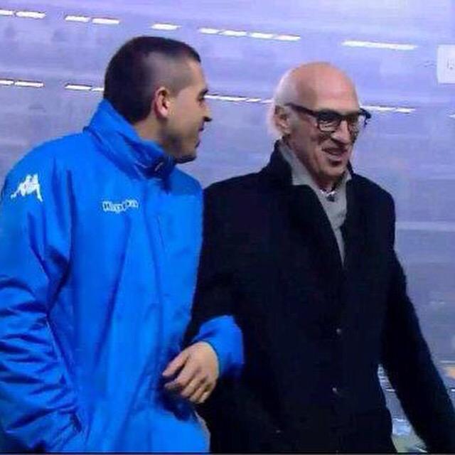 Vtempestti's tweet photo. La foto de la noche, se los extraña en La Boca. @cocobianchi @criquelme83 @Riquelmesebaa http://t.co/zUDyZIwHF2