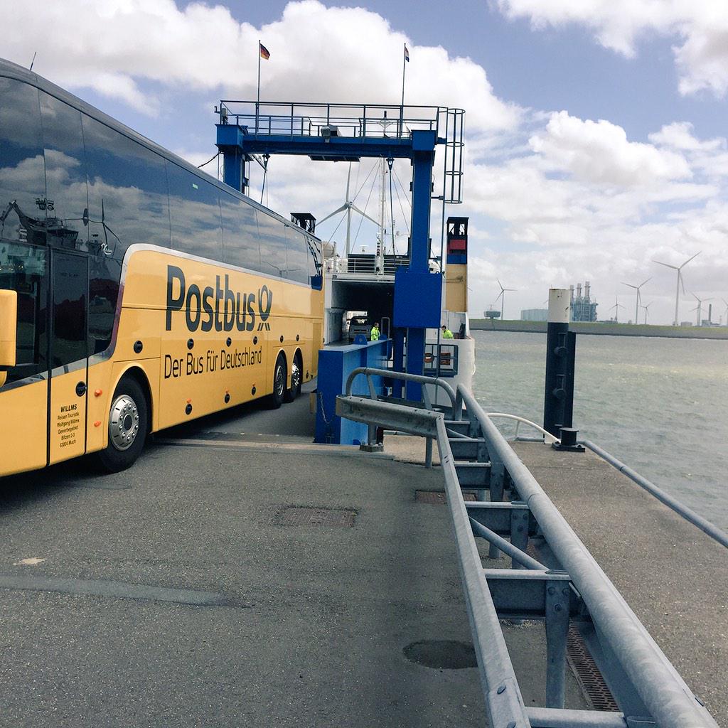 dpdhl_edenhofer's tweet image. #Postbus meets Fähre in #Eemshaven. Ab 10. Juli verbindet Postbus die @Insel_Borkum mit #Ruhrgebiet und #Rheinland
