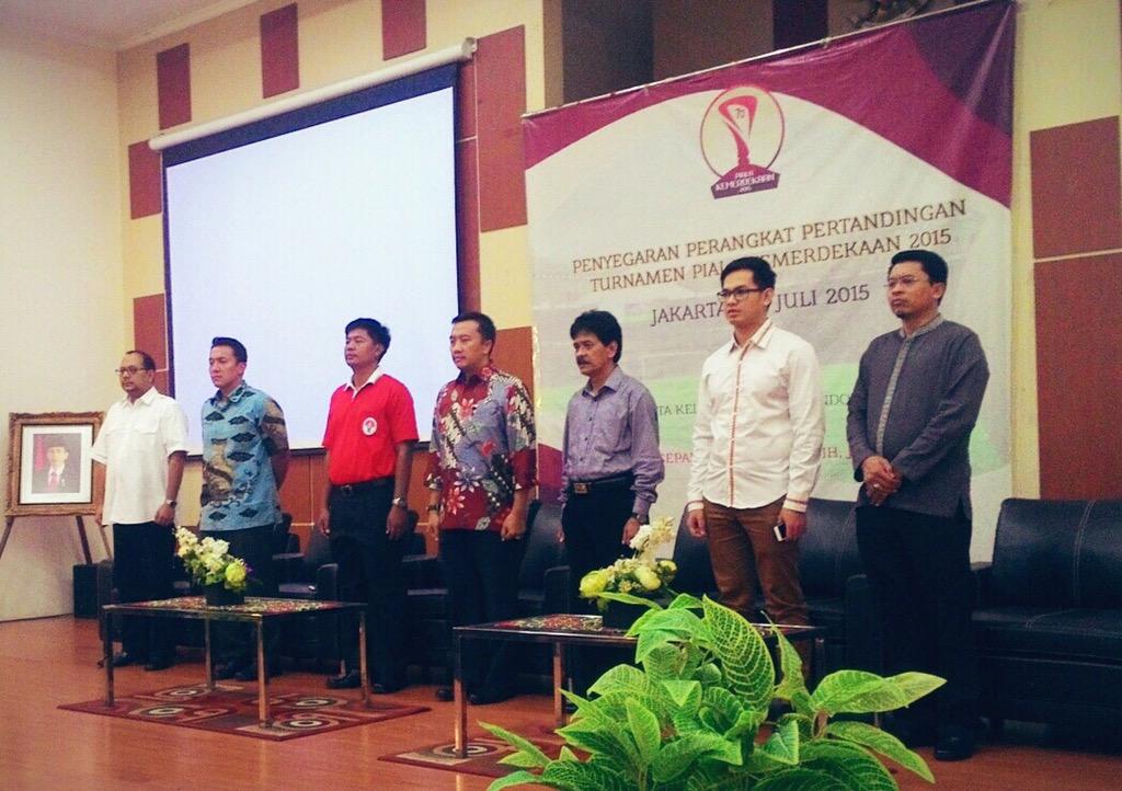 imam_nahrawi's tweet photo. Selamat bekerja officials perangkat pertandingan turnamen piala kemerdekaan 2015 @KEMENPORA_RI http://t.co/oYJiRIZ3PQ