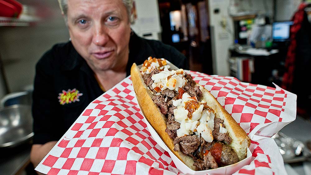 swimstein's tweet image. 100 #dragondogs ($100 hot dogs) sell out in a day at #CalgaryStampede cnews.canoe.com/CNEWS/WeirdNew…