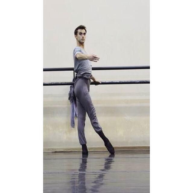 luchobeacon's tweet photo. #BalletLesson http://t.co/o2Wz6fBz5v
