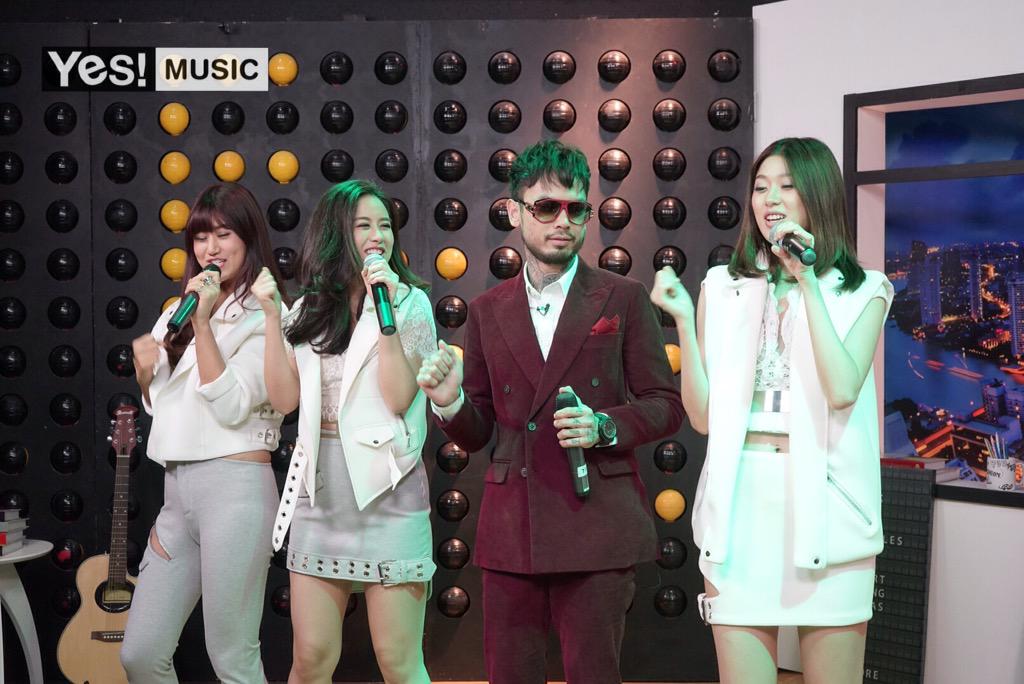 RSmusicXth's tweet photo. 3 สาว FFK กับ 1 หนุ่ม TJ ในเพลง รักอย่าบ่น ใครได้ดูบ้าง? ช่อง @YOUCHANNEL_TV หรือตามดู MV ที่ https://t.co/g0F0xLWUvF http://t.co/gi1lOxCfiA