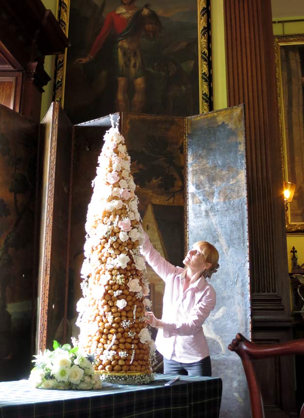 RSugarcraft's tweet photo. One of the more spectacular Wedding Cakes made by Rainbow Sugarcraft
http://t.co/F0buL0gPOa http://t.co/hkdmsR4wzH