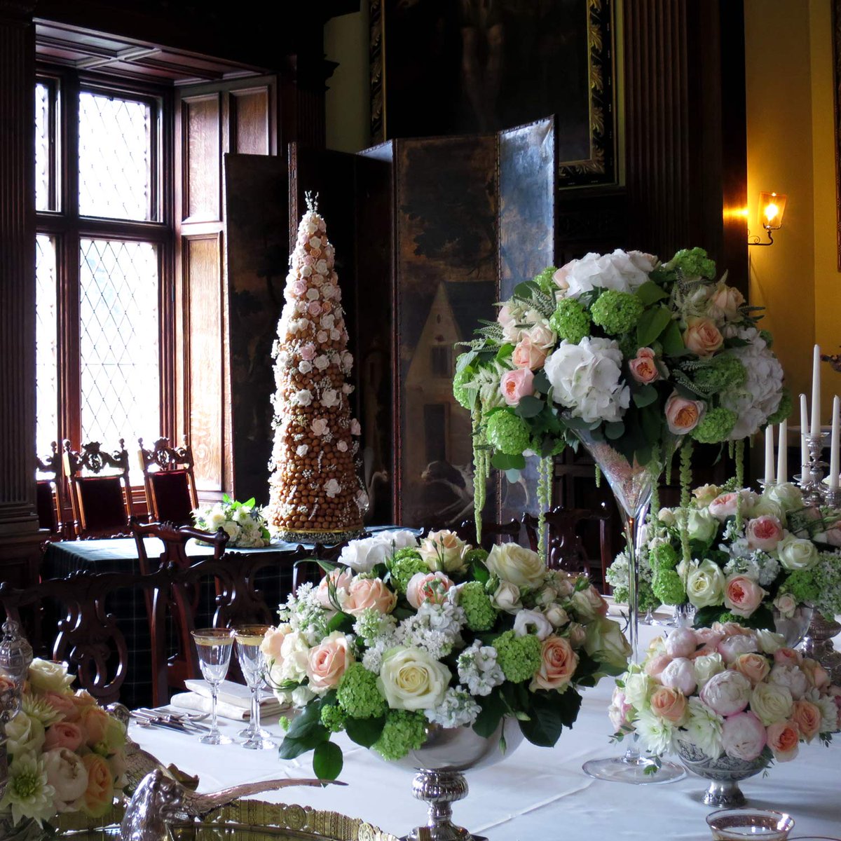 RSugarcraft's tweet photo. One of the more spectacular Wedding Cakes made by Rainbow Sugarcraft
http://t.co/F0buL0gPOa http://t.co/hkdmsR4wzH