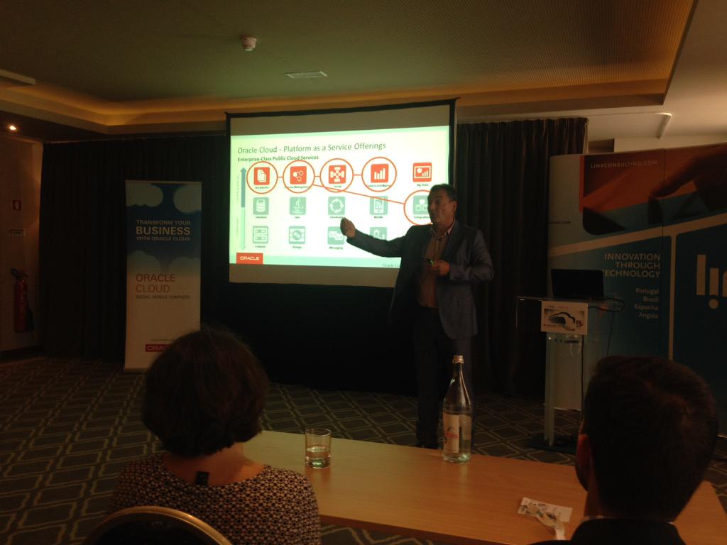 JoseRodBPM's tweet image. Chris giving his keynote on Cloud BPM. excellent #pcsCloud #iPaaS @soacommunity @LinkConsulting