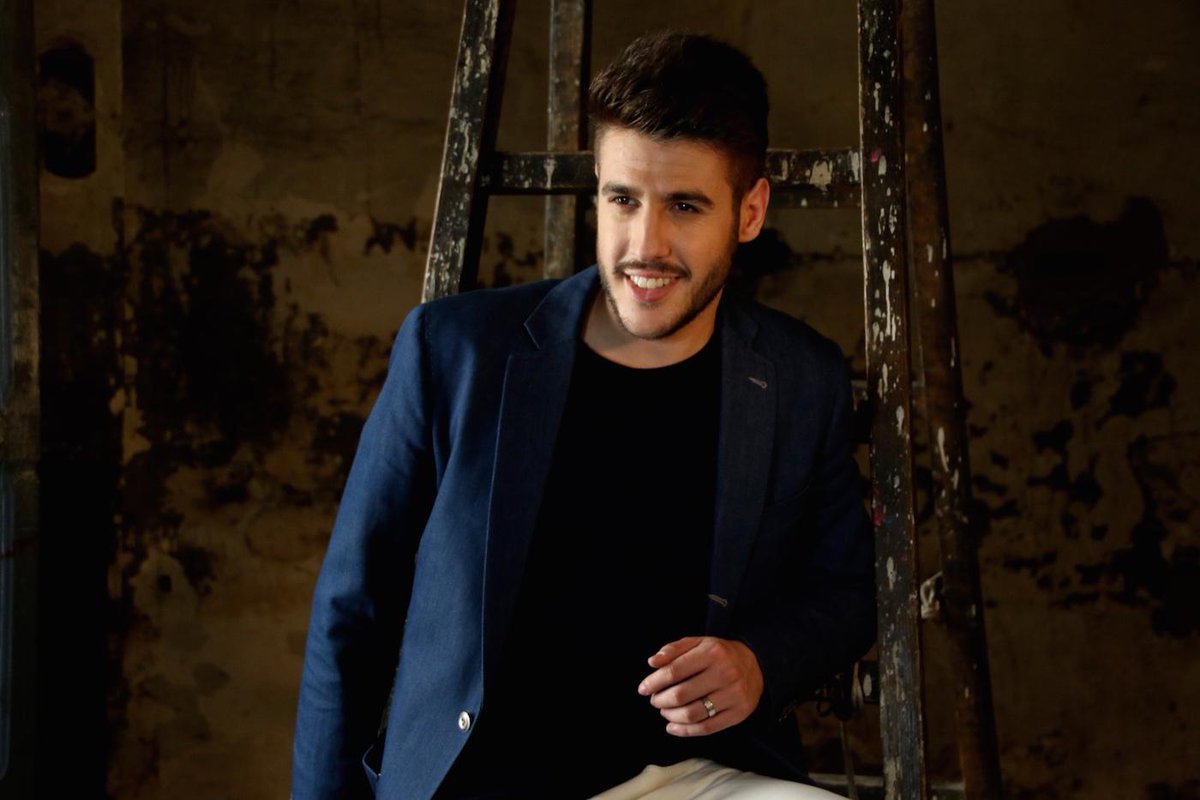 UniversalSpain's tweet photo. .@AntonioJSMazuec, ganador de #LaVoz2015, ya está preparando su álbum! Estará disponible en las próximas semanas http://t.co/WLeLWcB9pG