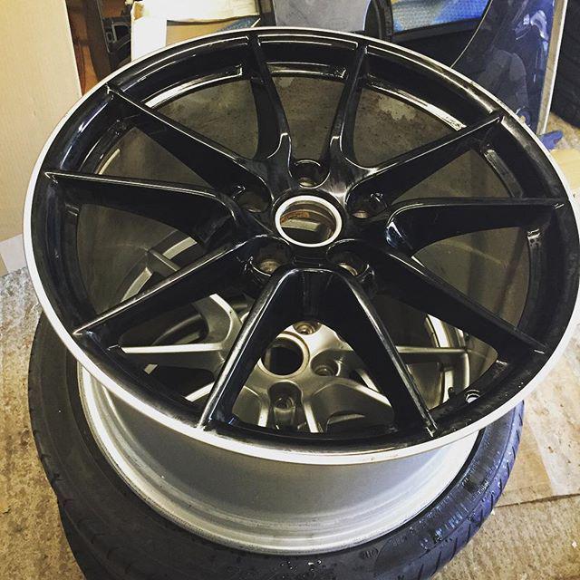 OnlyCarrera's tweet image. Porsche 911 991 Genuine rear allow wheel 20" 2012 onwards £350.00 has some scuff marks @grizzatrading #performancep…