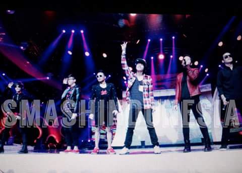 tieichv_gf's tweet photo. Performance pertama @SMASHindonesia diawal tahun 2015!😭😂 Aku kangen, sangat. #MerindukanSMASH http://t.co/TWJWrEgrS8