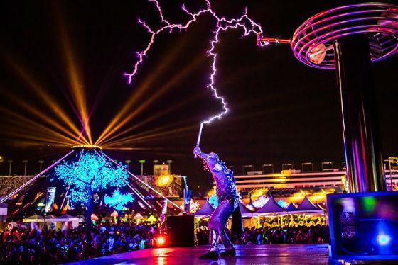 BrightBaum's tweet image. #tbt to Brightbaum + #LEDtree in front of the Tesla coil stage at #EDCLV2015 #EDCLV (photo creds @LAWeekly)