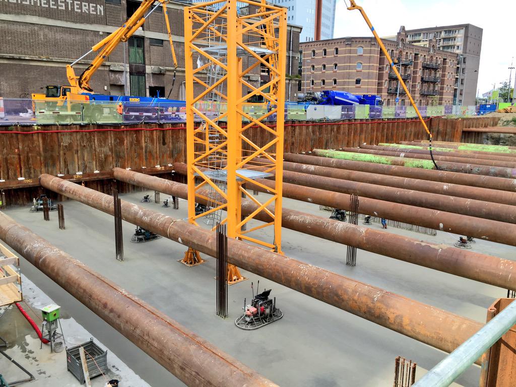 JohanKoedood's tweet photo. Flink wat betonproductie vandaag @Boston_Seattle @wilhelminapier http://t.co/6zZsFxjDTN