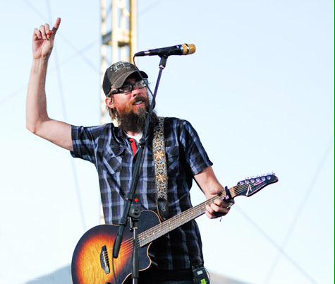 crowdermusic's tweet photo. #TB to beard infancy. http://t.co/uRhllu3xOr