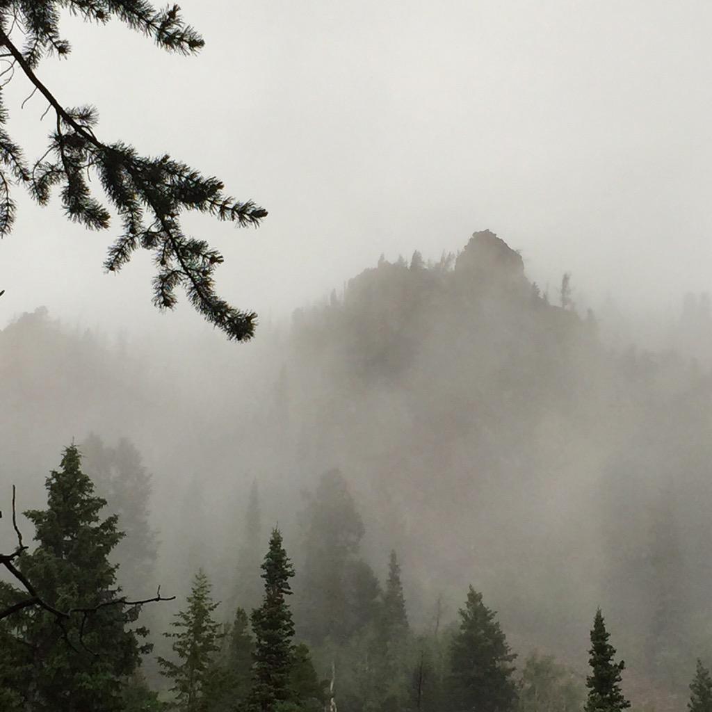 thenorthface's tweet photo. RT @TechnologyHiker: Hike in the clouds. #neverstopexploring http://t.co/kNEWHngSAj http://t.co/htXPfo40nm