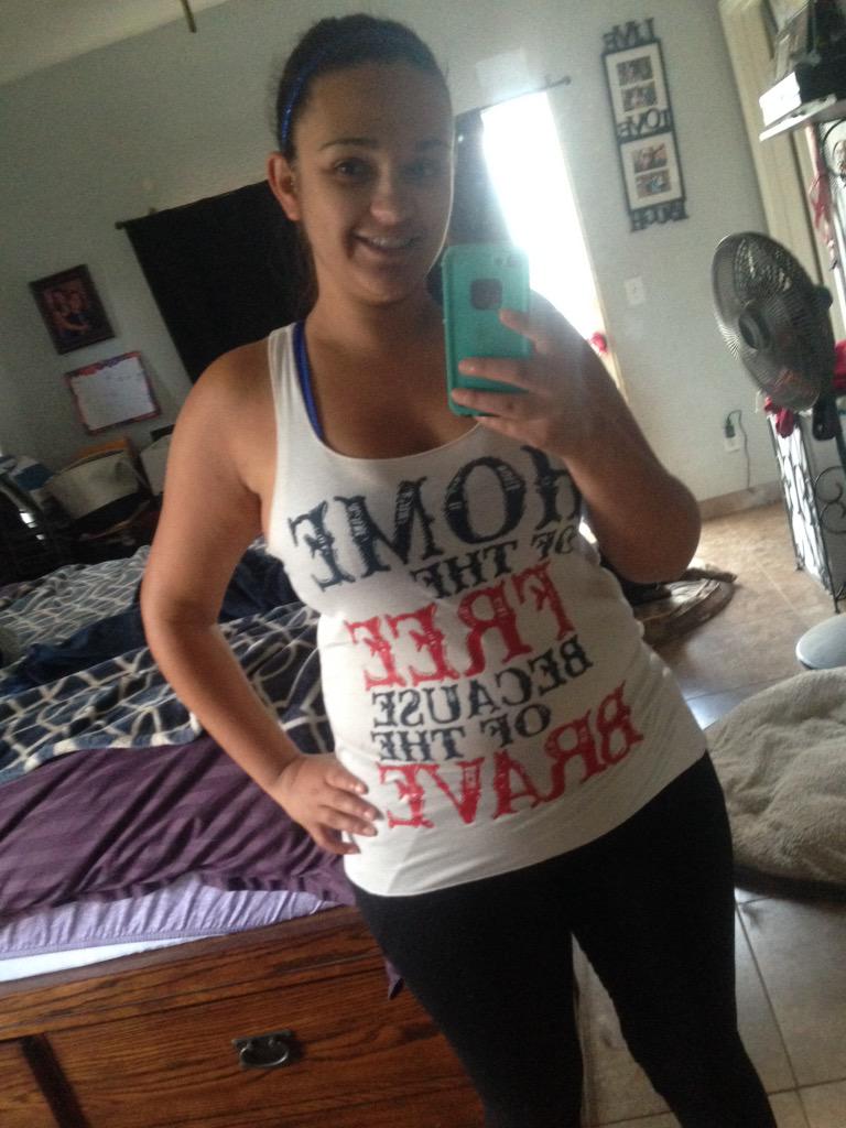 J3ss1ca13's tweet photo. Thanks to #skinnymeg I got my butt out of bed & on the treadmill 😍💪🏽 http://t.co/CphjK1yE85
