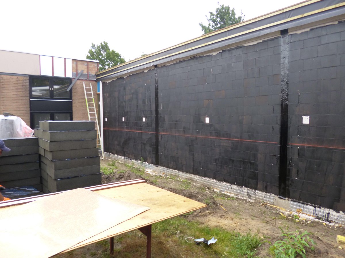 Geïsoleerde groengevel in de maak bij @GGzBreburg door Ooms Architecten #ggz