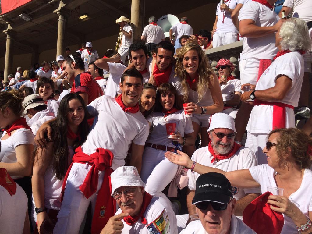 crisarazu's tweet photo. Gora San Fermin! @svlespe @txejo_sergio @egoitzgem @aliciazubeldia http://t.co/3N1HY8Etlb