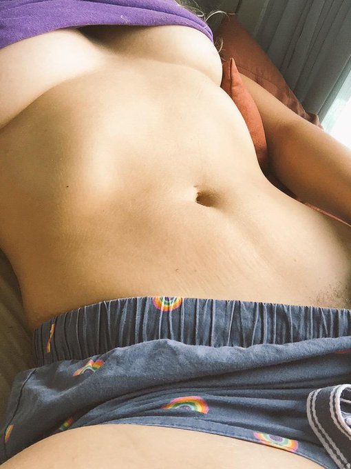 Good morning everyone! :) http://t.co/y3mpItNQ5f