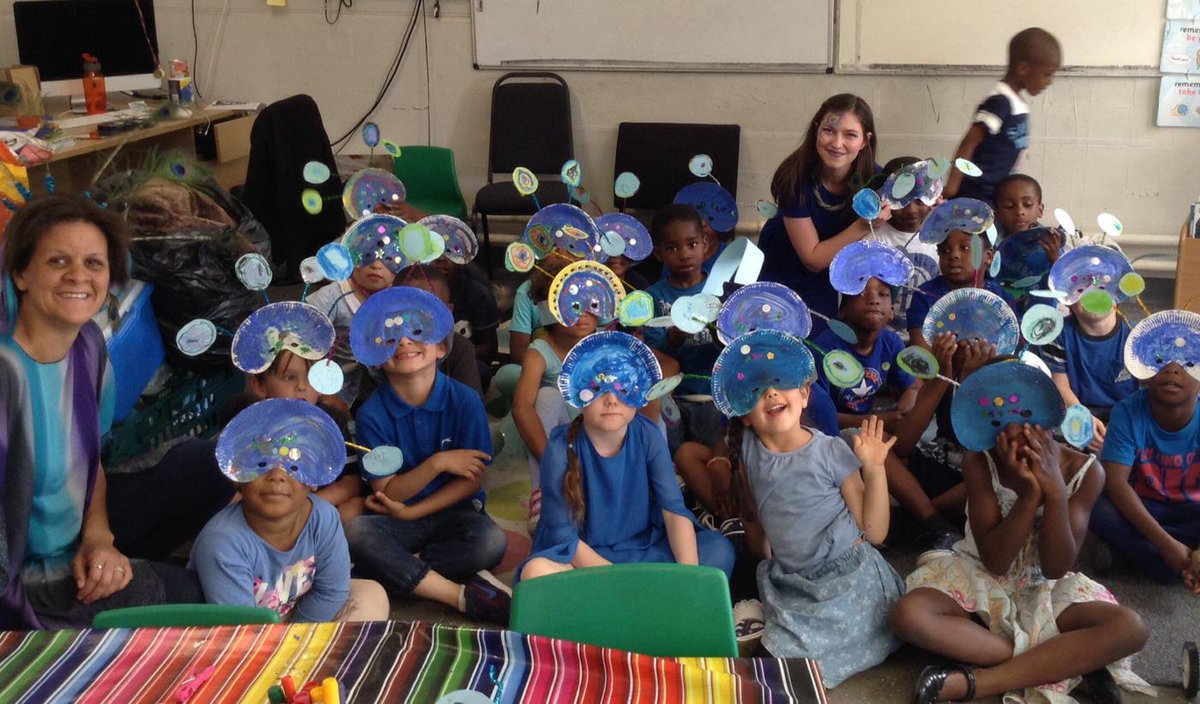 Kender_RecR's tweet photo. Beautiful RR peacocks to celebrate Hinduism and the bird of India! What a great International Day! @KenderSchool http://t.co/fivyQoqUyW