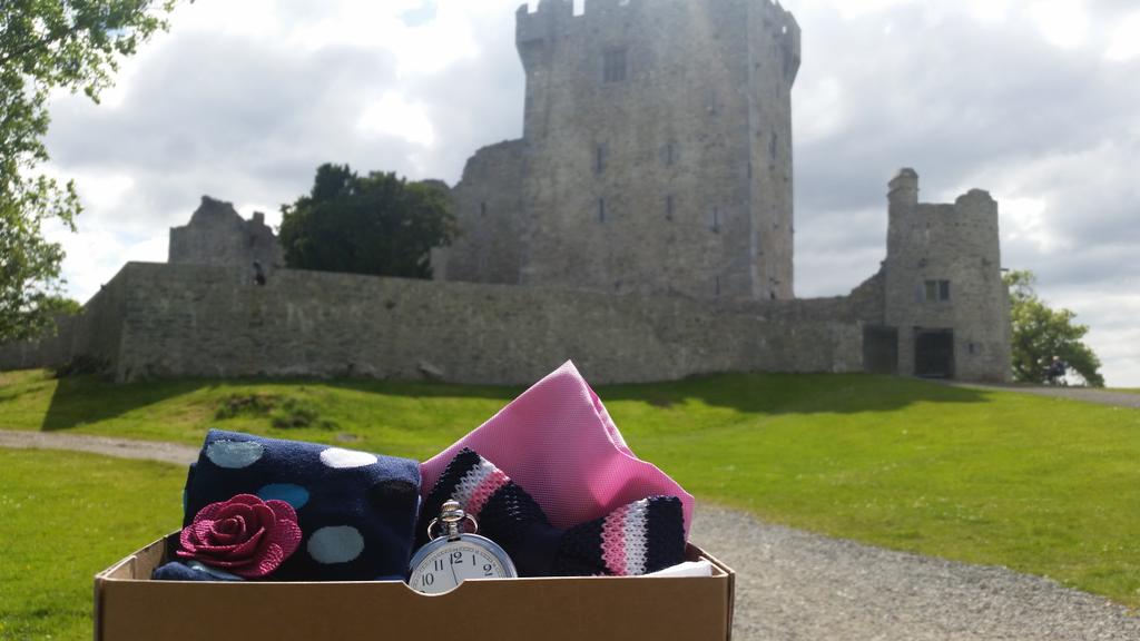TheStylingIrish's tweet photo. The Styling Irish have arrived with their subscription styling kit for the modern irish man #TheStylingIrishAreHere http://t.co/OqTLTES0ml
