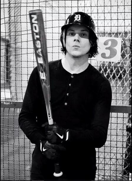 Happy birthday to one of the greatest performers alive and my inspiration for music, the Jack White III 