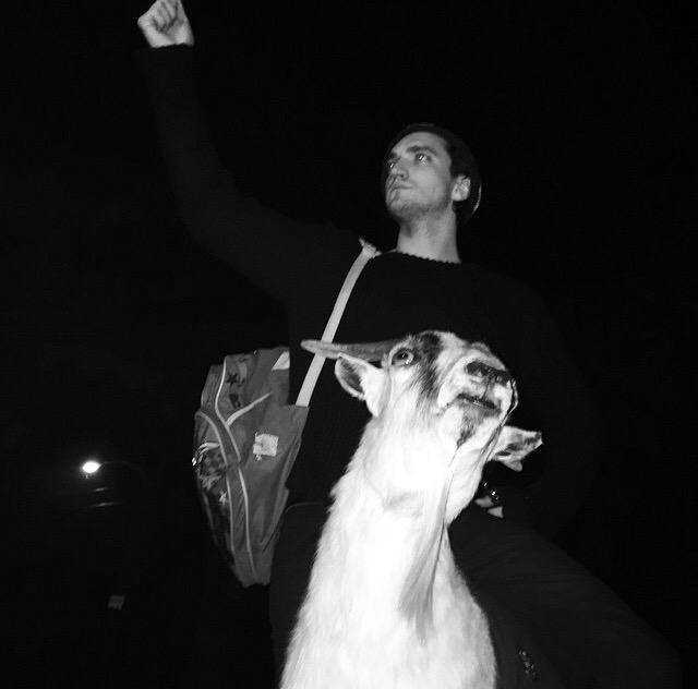 andbenrichards's tweet photo. you goat to be kidding me 😎 http://t.co/0n9OFJDFW8