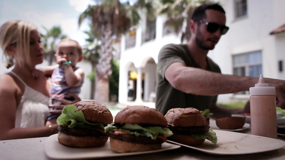 BeyondMeat's tweet photo. @JJRedick for 3โ๐๐๐ for 3 ... #NothingButBEAST #BeastBurger http://t.co/07PtoGGmDE