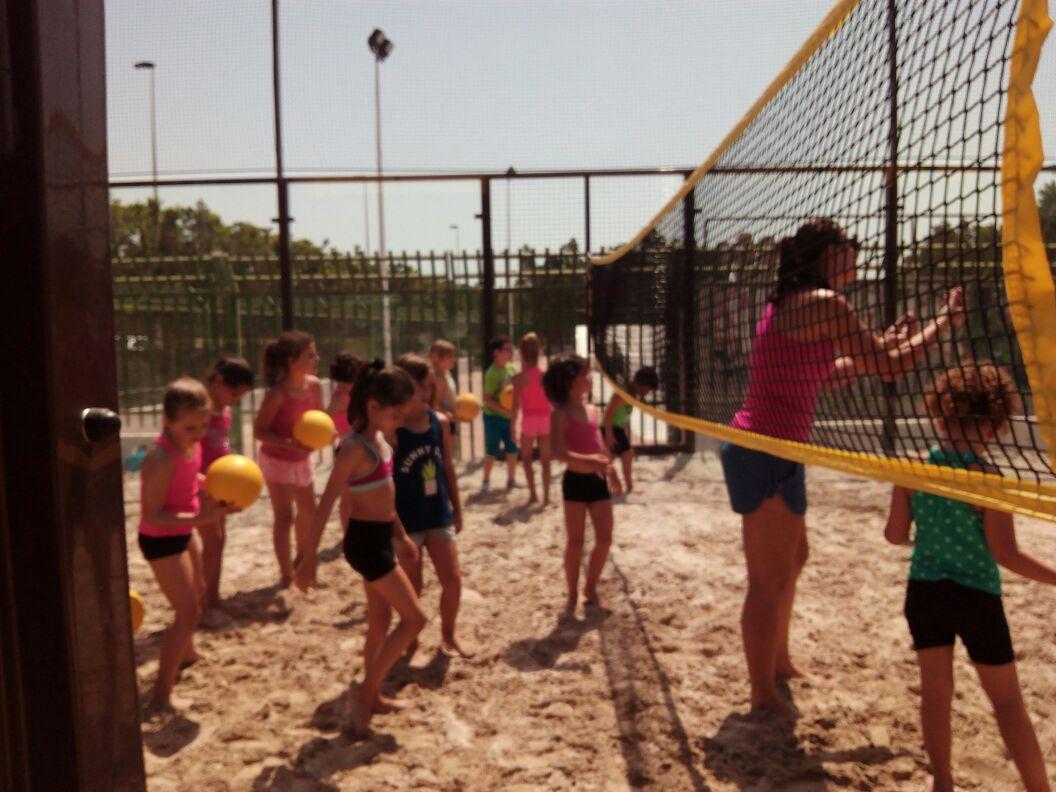 Viziusport's tweet photo. ¿Sabías que podéis disfrutar haciendo ejercicio y jugando en la arena?

¡Pásate por la Ciudad Deportiva en Elche! http://t.co/TWc1nDDlem