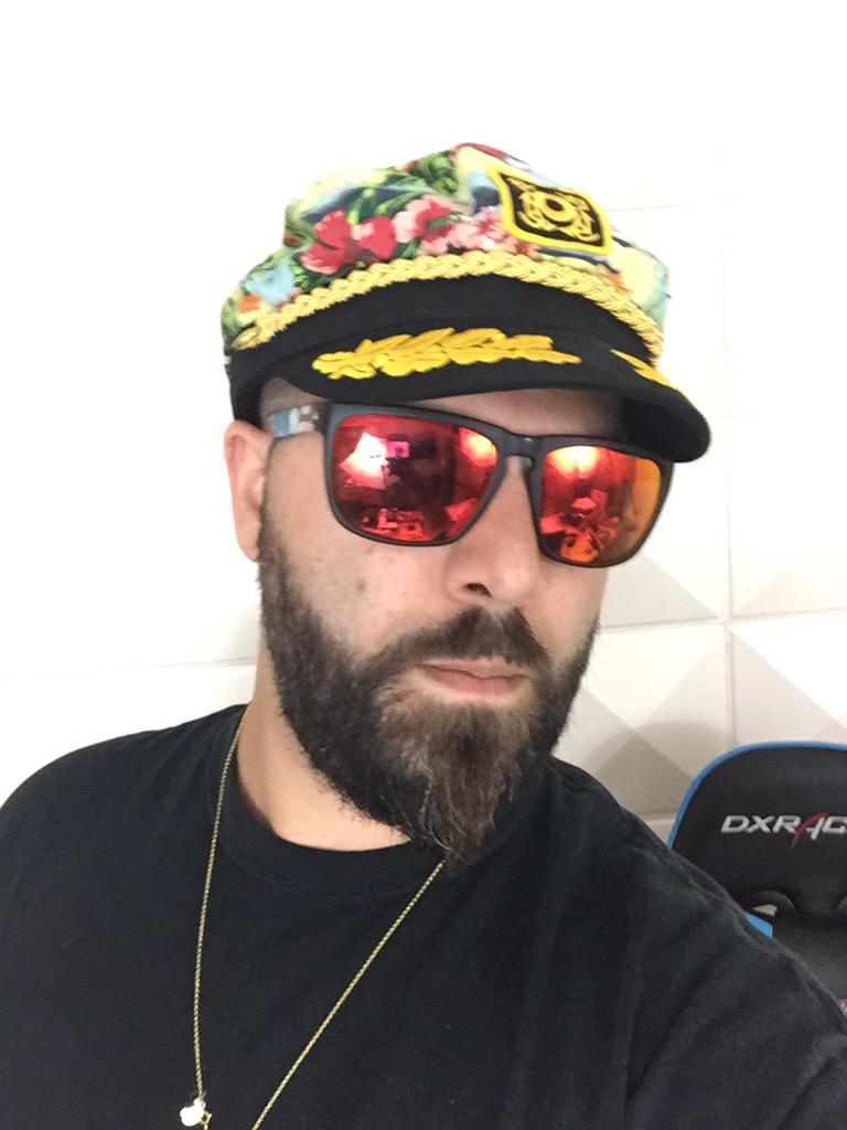 KEEMSTAR's tweet image. Not sure if my new hat is gay or straight but I think it's dope!