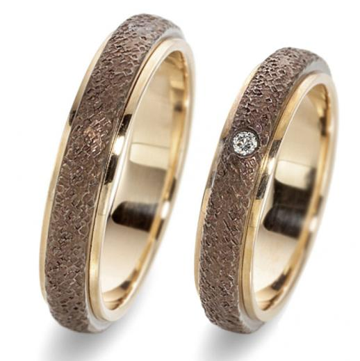 Hochzeit_Ringe's tweet photo. Weltneuheit aus dem Hause Titanfactory: Exklusive #Ringe aus Eisen und Gold mit 1 Brillant http://t.co/yKMe0KLQca http://t.co/vAOrFmshcz