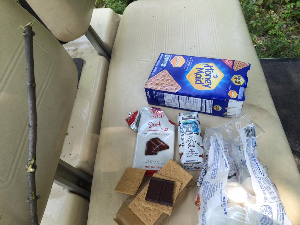 StineEckert's tweet photo. Oh #summer joy: bonfire &amp; s'mores in #PureMichigan http://t.co/e2Km7ipH8q