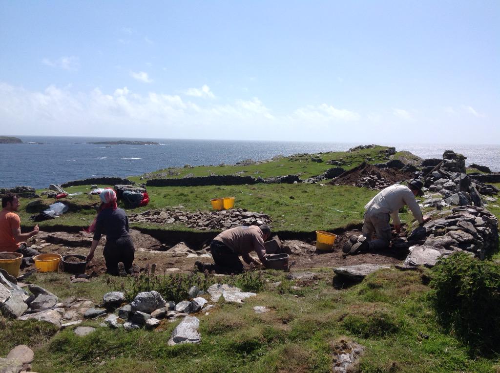CLICprojectND's tweet image. Shark excavation photo. June 20th. Dreaming of the sunshine during this rain on Bofin. #CLICproject #stuckinside