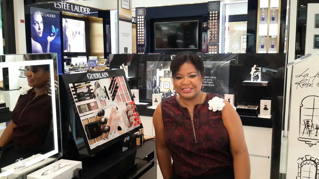 MarlinaLopez's tweet photo. Primera vez mis ojos maquillados. Gracias @Guerlain @LaRivieraPty y nueva #VolumeIntense&NoirProfund #MaybelPitty http://t.co/5lUk2AUO2e