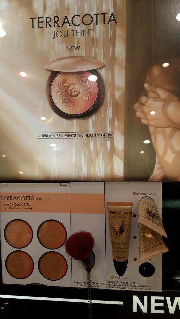MarlinaLopez's tweet photo. Primera vez mis ojos maquillados. Gracias @Guerlain @LaRivieraPty y nueva #VolumeIntense&NoirProfund #MaybelPitty http://t.co/5lUk2AUO2e