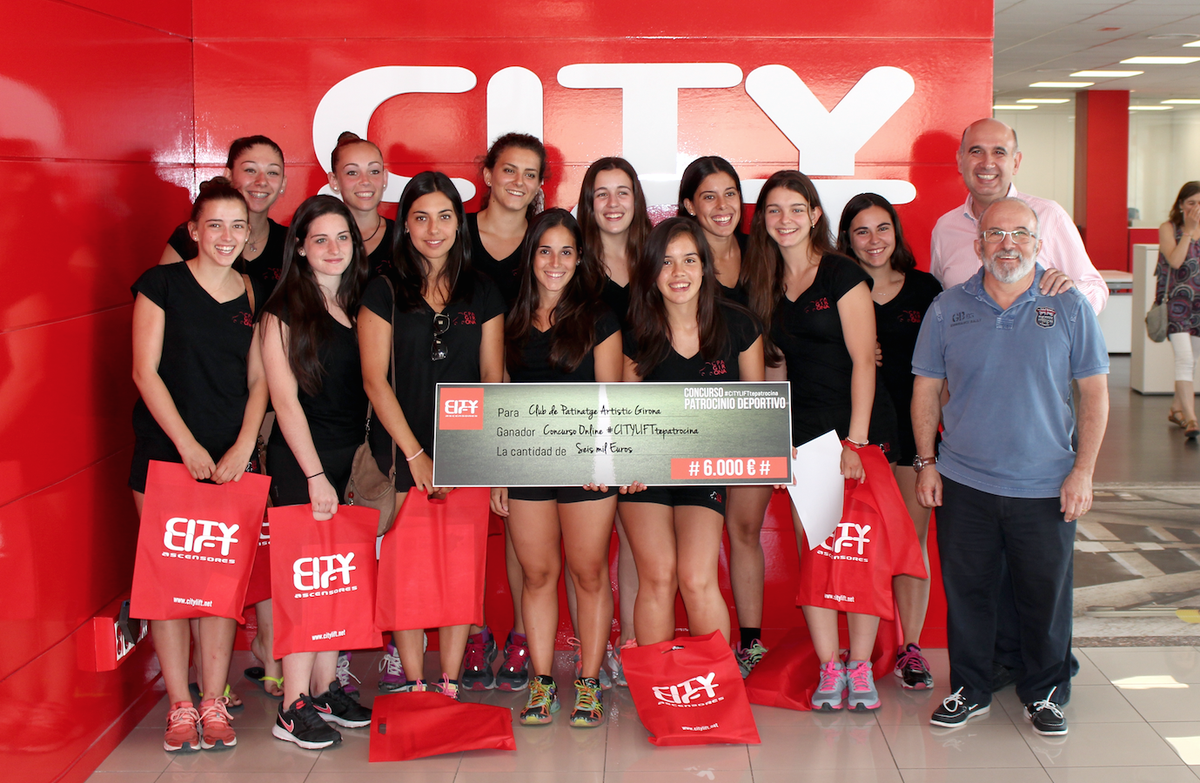 citylift_ascens's tweet photo. Foto de la entrega del premio de patrocinio de 6.000€ al @cpagirona en nuestras instalaciones ¡Enhorabuena chicas! :) http://t.co/nvPPiLNwlF