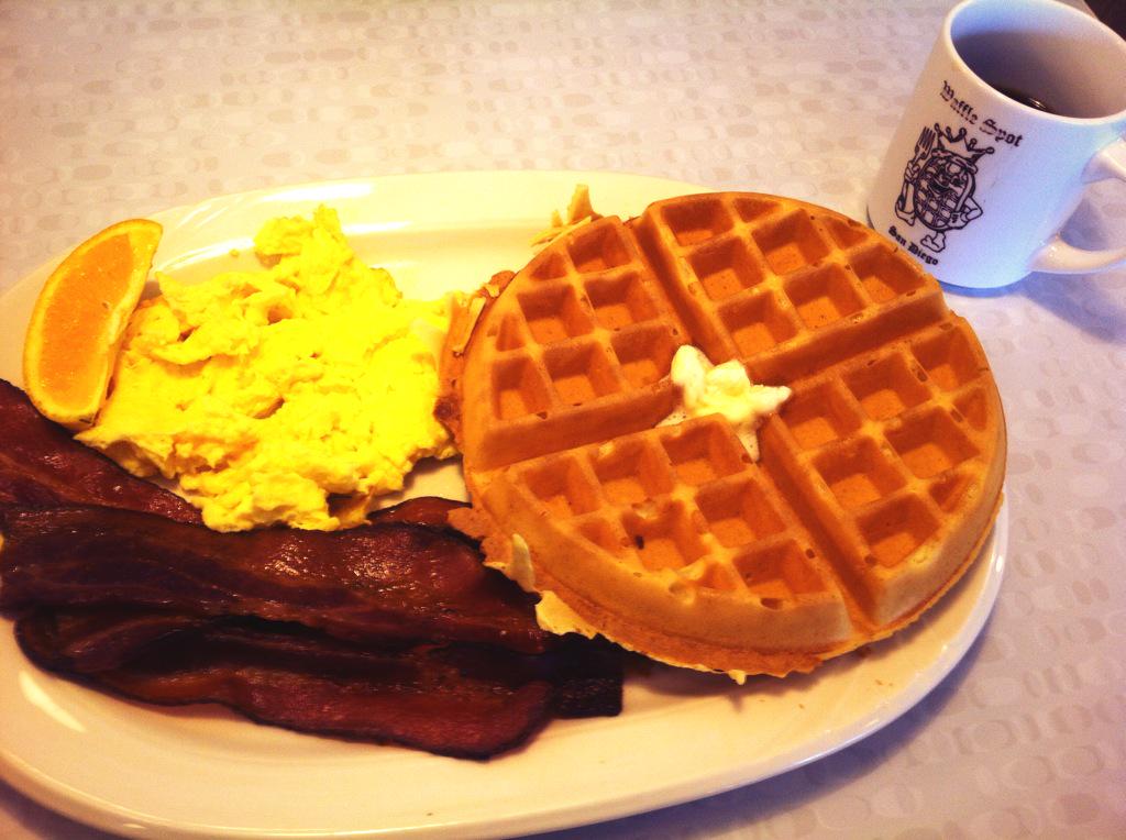 MatthiasBe's tweet photo. The Waffle Spot, San Diego! Gotta have protein/carbs to enjoy the Nerdist #Conival, right @smrtgrls?😃 #SDCCBreakfast http://t.co/Ru1kbW2Lfs