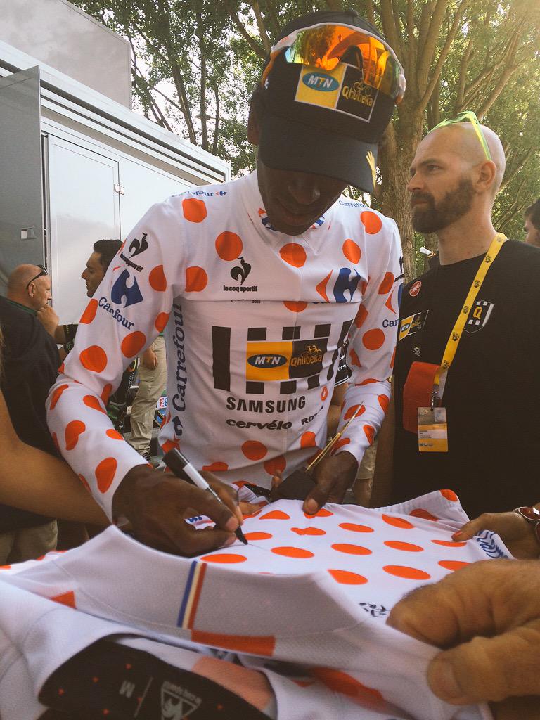 CarrefourFrance's tweet image. RT pour gagner ce #MaillotaPoisCarrefour ! #TDF2015