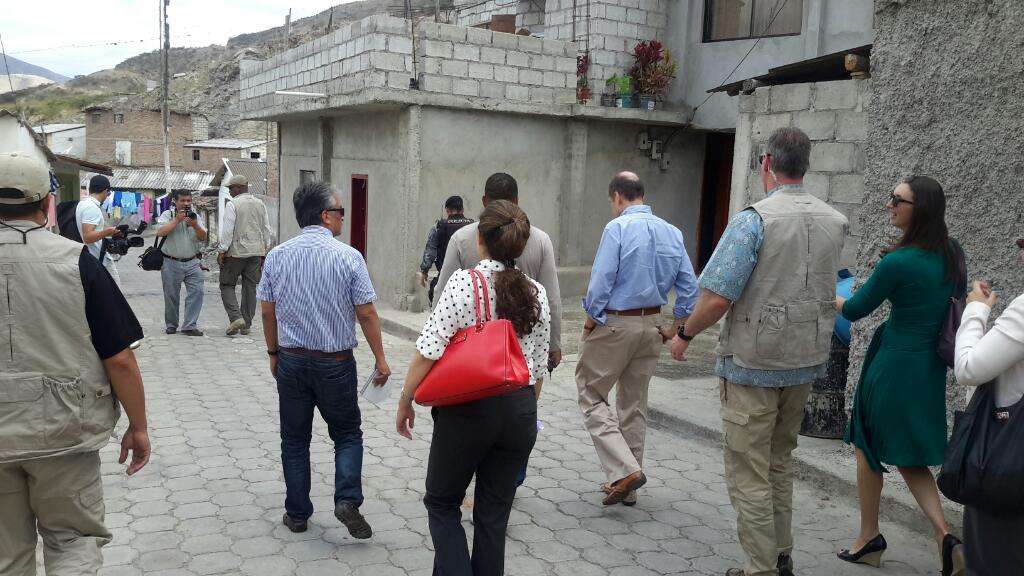 Ulisesdlc's tweet photo. Visitando diferentes comunidades en mi provincia. http://t.co/FQW0VEQYO4