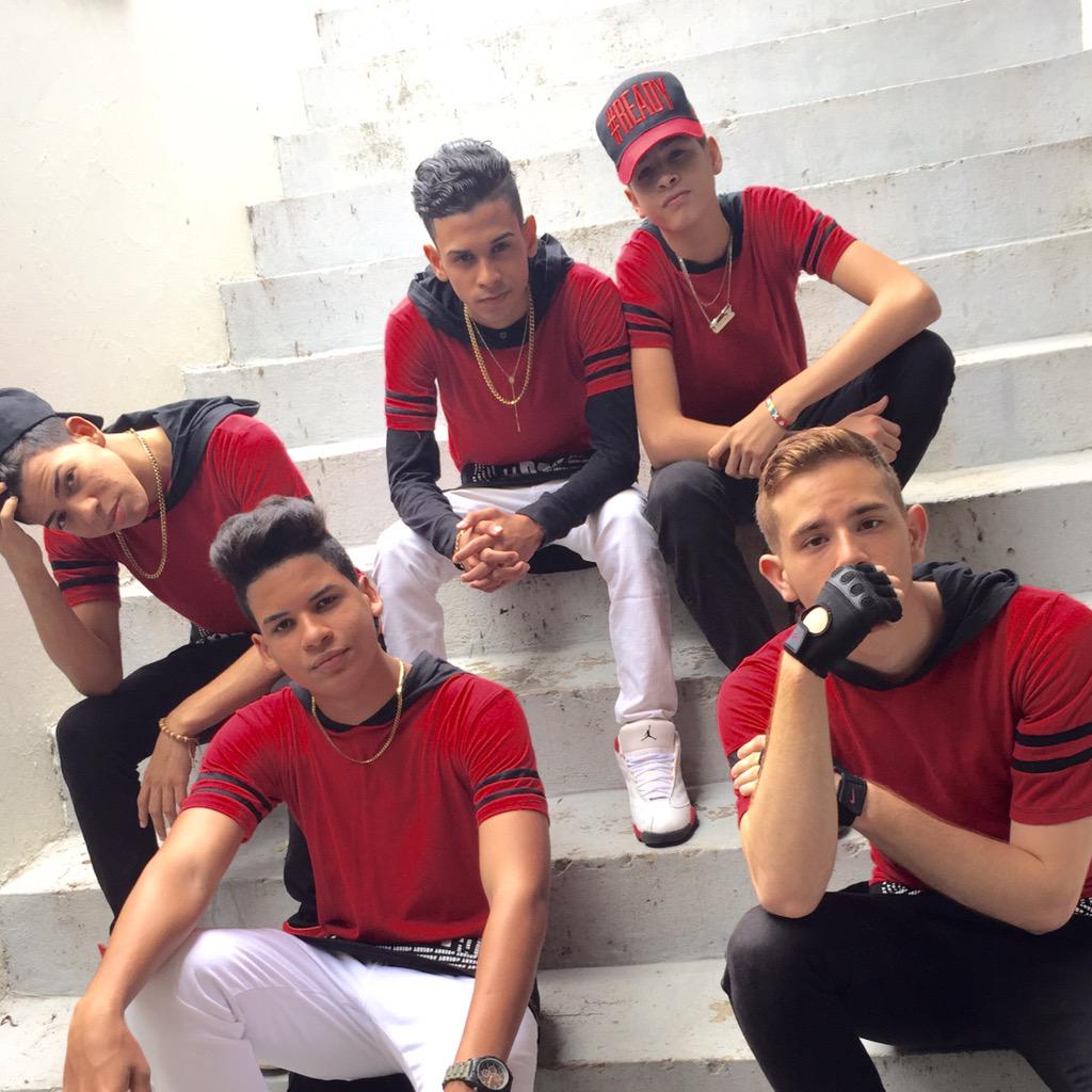 LaPandillaRD's tweet photo. En breve Hoy estaremos En @showdenelson por @Canal25rd http://t.co/gWv8SMlYNK