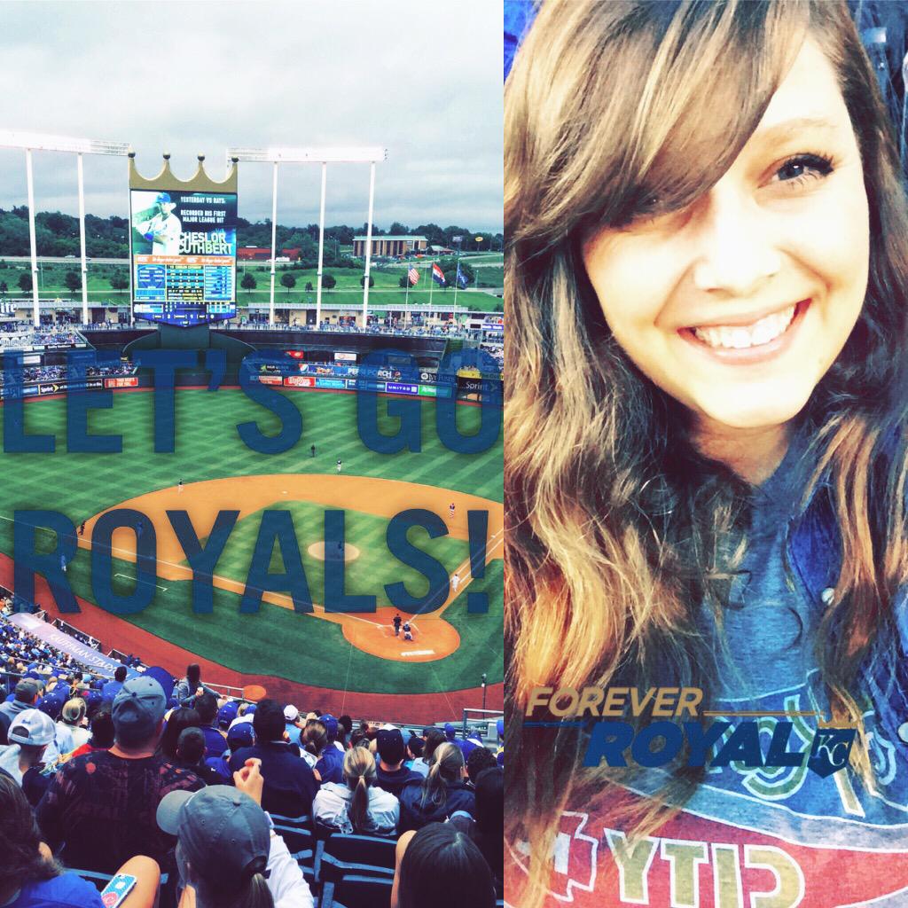 Sara_Hunt7's tweet photo. 💙 THOSE BOYS IN BLUE! #ForeverRoyal #KC http://t.co/K0dg8wR9aE
