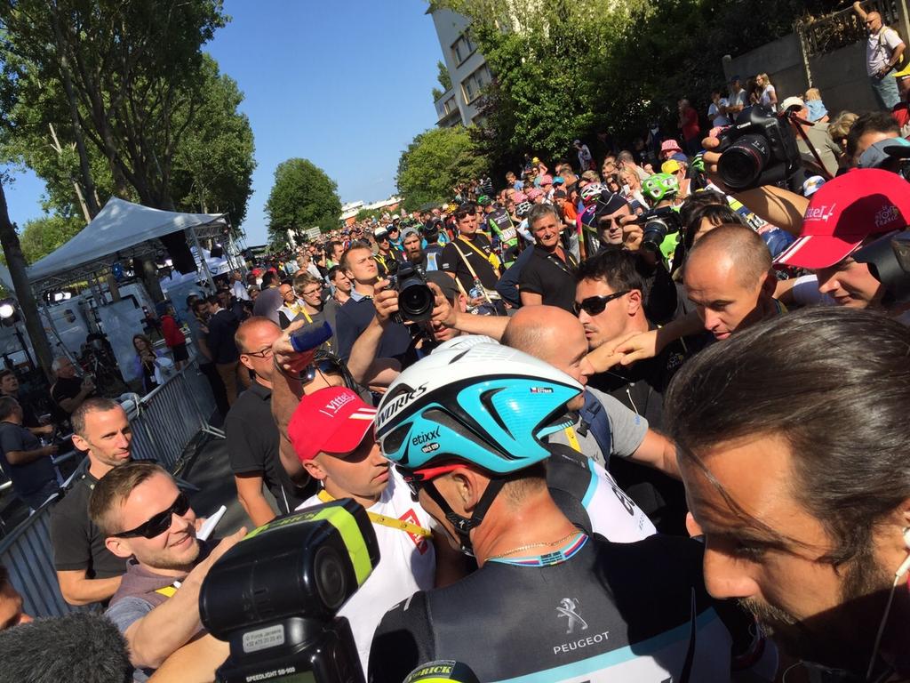 soudalquickstep's tweet photo. .@zdenekstybar swarmed by staff, happy teammates, and media! #TDF2015 http://t.co/hcl2SZ0qP3