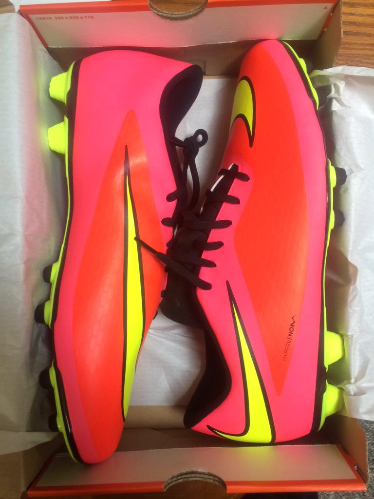 robguiry's tweet image. Slowest kid on the pitch now has the fastest cleats. Thanks @Nike #PutMeAtWingCoach #Rugby #ForwardProbs #Size15probs