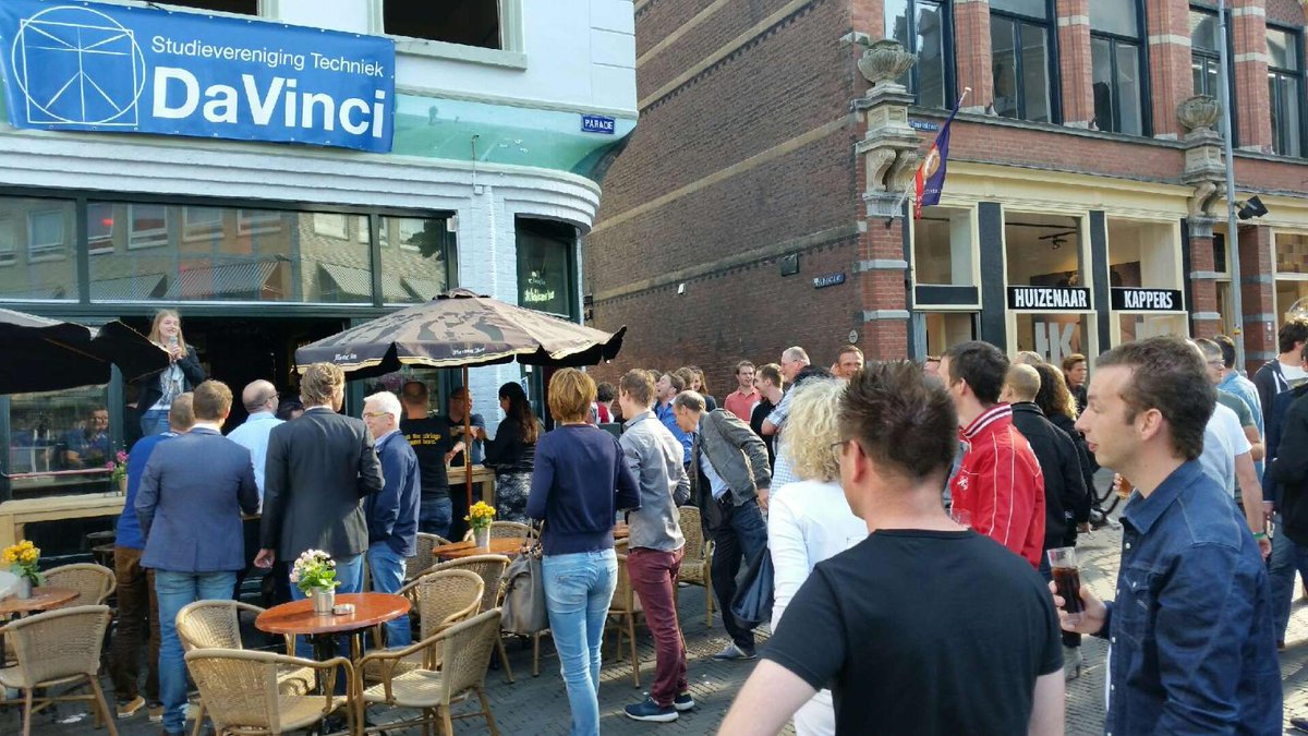Drukke netwerk BBQ van studievereniging Da Vinci en het Venlose bedrijfsleven.