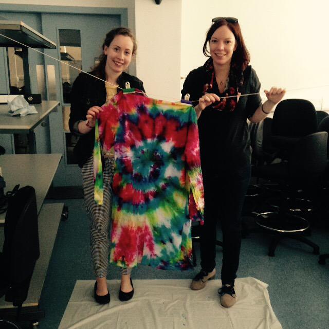zanyzaz's tweet photo. Tie dyed lab coat for @PantoScience looking awesome! #PantoScience #edfringe2015 #WomeninSTEM @ARfringe http://t.co/v8i2hJJVqV