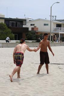 cfbg_dyltricks's tweet photo. Beach Ball Champs! 😂 #Shmex http://t.co/gBP5DoGRLU