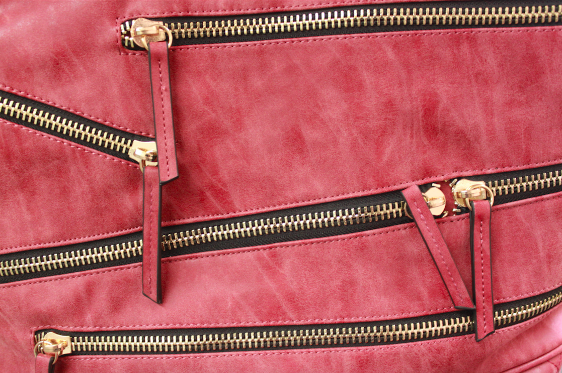 Fashlets's tweet photo. Zip it up.

Details of the Quilted Zipper Hobo (by Dasein, $36 >> http://t.co/OQC6agRWFo) http://t.co/x2Xi47MoEI