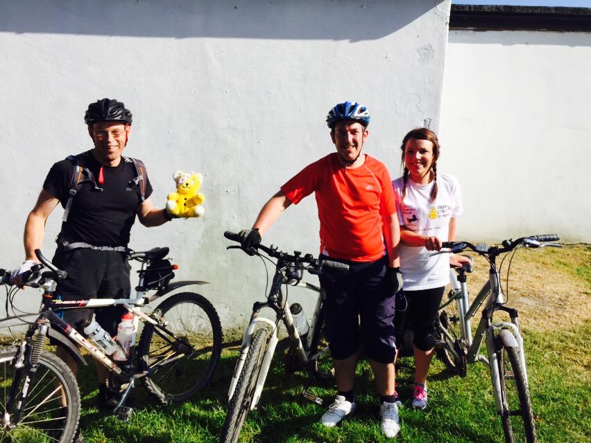 pudseybearit's tweet photo. Some of our Bristol cyclists have arrived in Newbury. Great effort! #gapbi http://t.co/WiN6LOyzPd