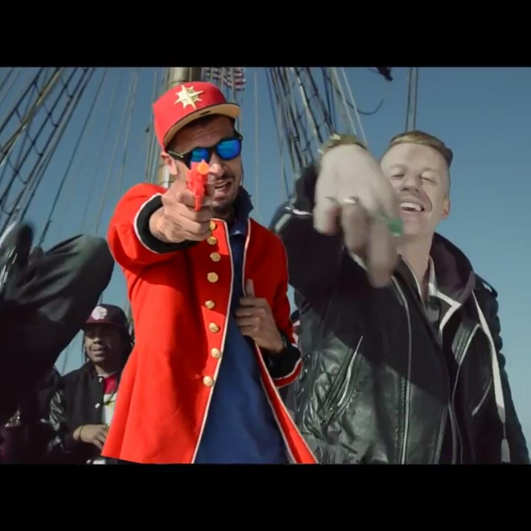 BenadriLL's tweet photo. "beautiful scene" from #BossUpDaily  up on YouTube now #splash @LakeHouseEnt Dir. By @RoofDoggLove http://t.co/LcE4gw7a5U