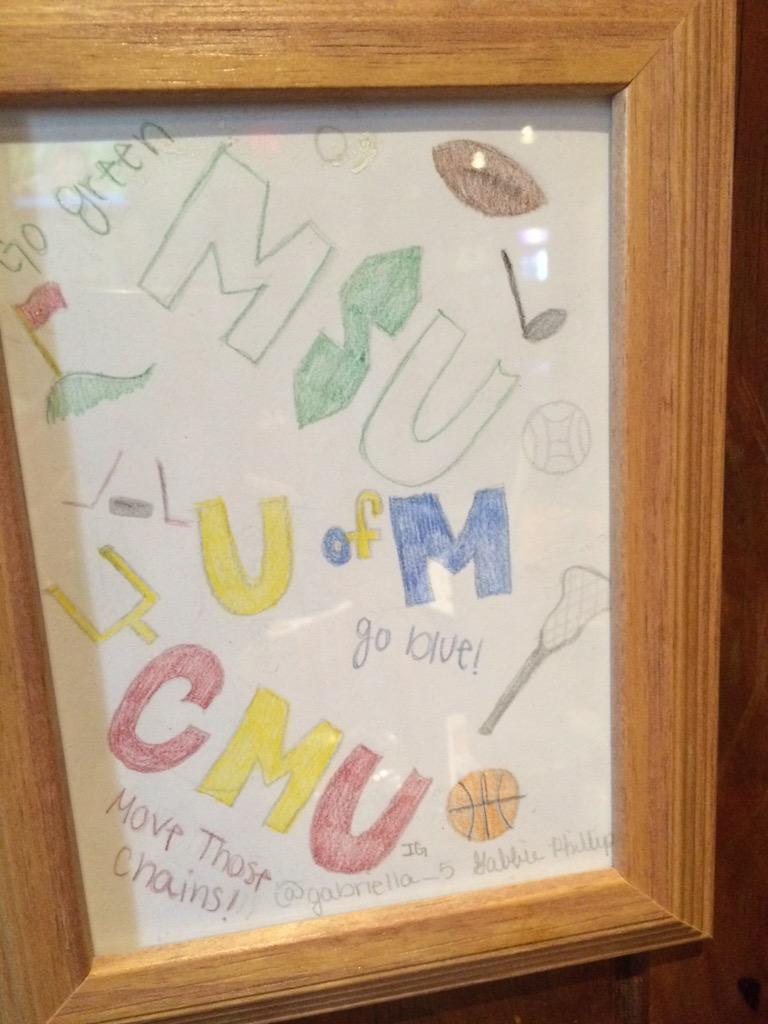 ThatBriRobGuy's tweet image. Kid art @ Freddie's Tavern. #GoGreen #GoBlue #MoveThoseChains This kid must love @wief Who could blame her?