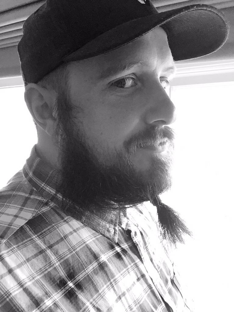 TimProtteyJones's tweet photo. And here it is! @KinkyBootsUK #BeardyTail http://t.co/DZh7fF40Nh