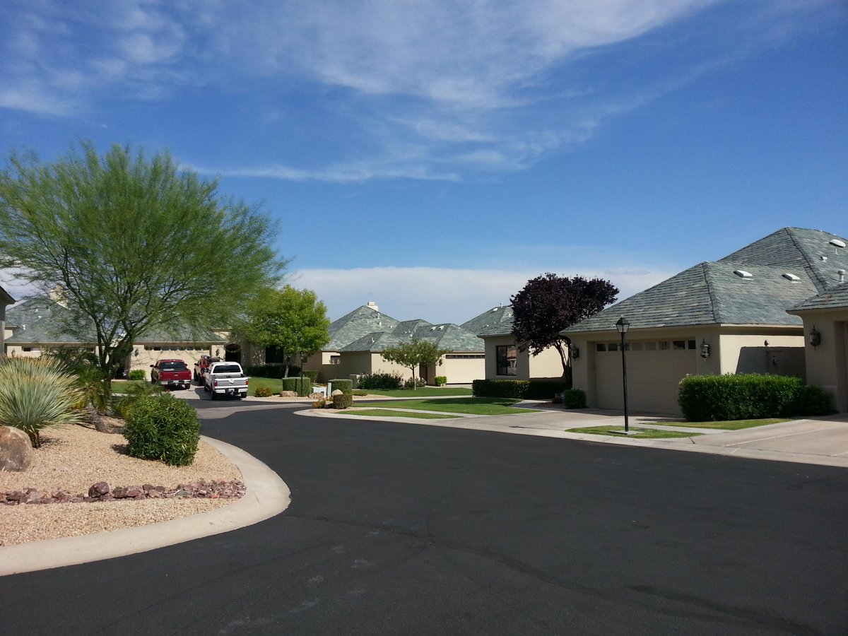 SC_Landscaping's tweet image. #SantosAndCompany #SCLandscaping makes sure that everyone is looking #SharpAndClean ! #Grass #CleanCut #Green #Shaped