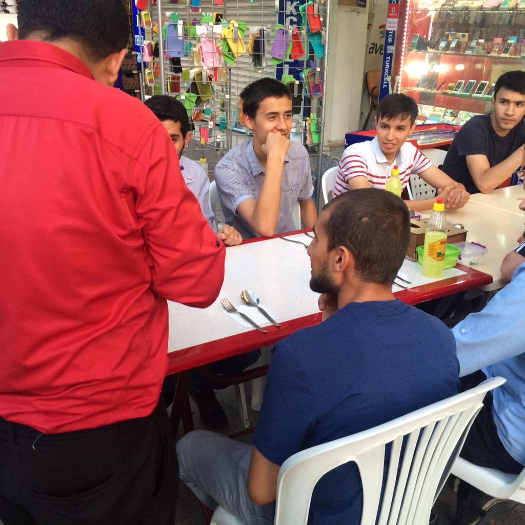 Kadkyk's tweet photo. Ramazan'ın 21. Günü'nde medeniyet kulübü üyelerimizle birlikte istanbul restauranttayız http://t.co/cAnGHDzHjy